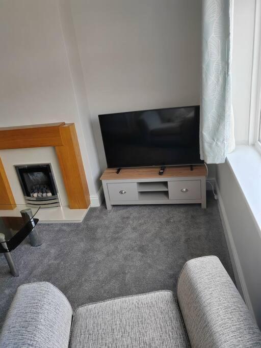 Cosy Brighouse 3 Bed House-Great For Contractors Apartment Exterior photo