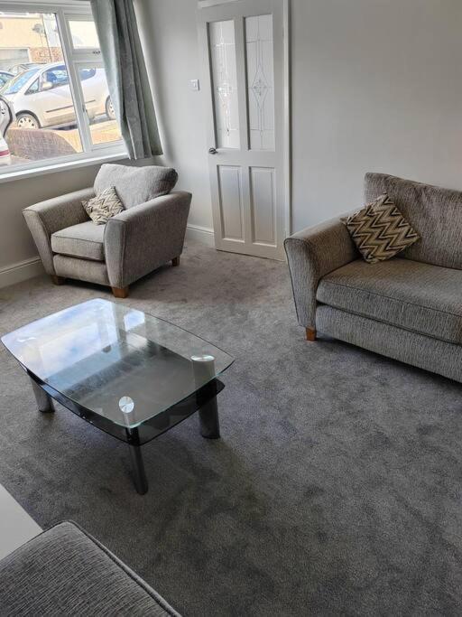 Cosy Brighouse 3 Bed House-Great For Contractors Apartment Exterior photo