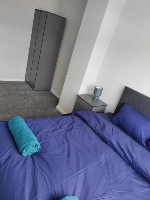 Cosy Brighouse 3 Bed House-Great For Contractors Apartment Exterior photo