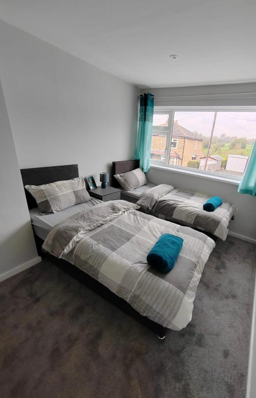 Cosy Brighouse 3 Bed House-Great For Contractors Apartment Exterior photo