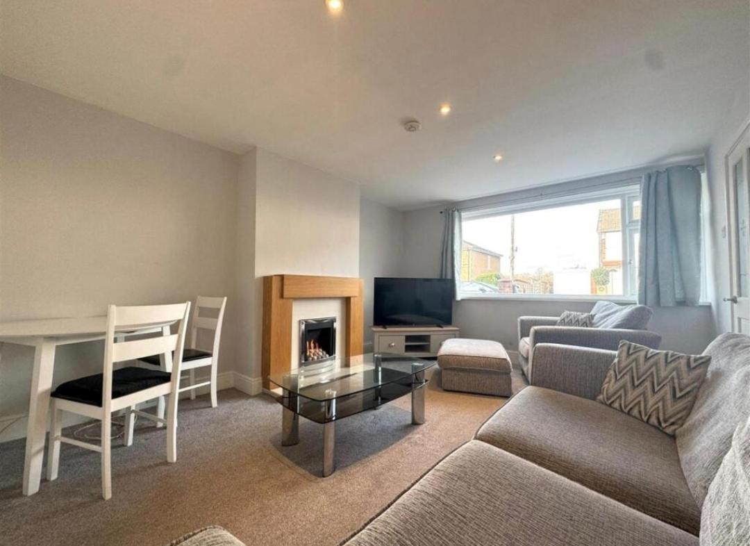 Cosy Brighouse 3 Bed House-Great For Contractors Apartment Exterior photo