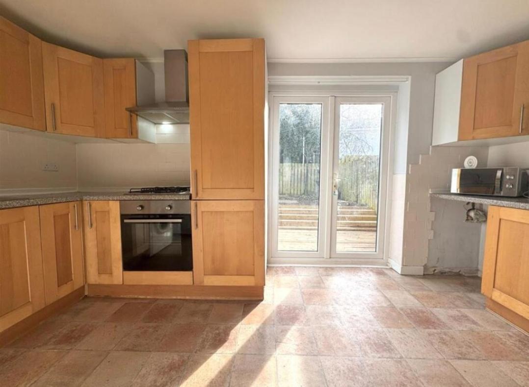 Cosy Brighouse 3 Bed House-Great For Contractors Apartment Exterior photo