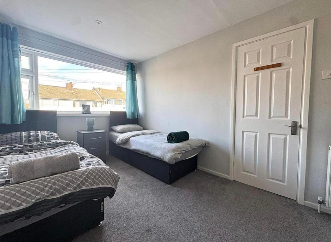 Cosy Brighouse 3 Bed House-Great For Contractors Apartment Exterior photo