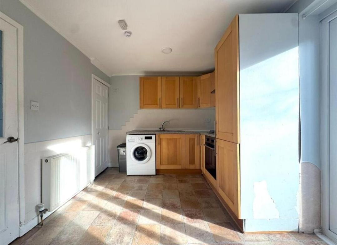 Cosy Brighouse 3 Bed House-Great For Contractors Apartment Exterior photo