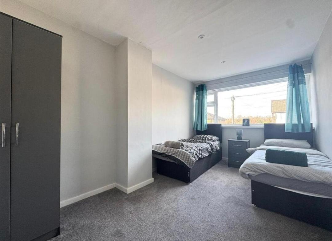 Cosy Brighouse 3 Bed House-Great For Contractors Apartment Exterior photo
